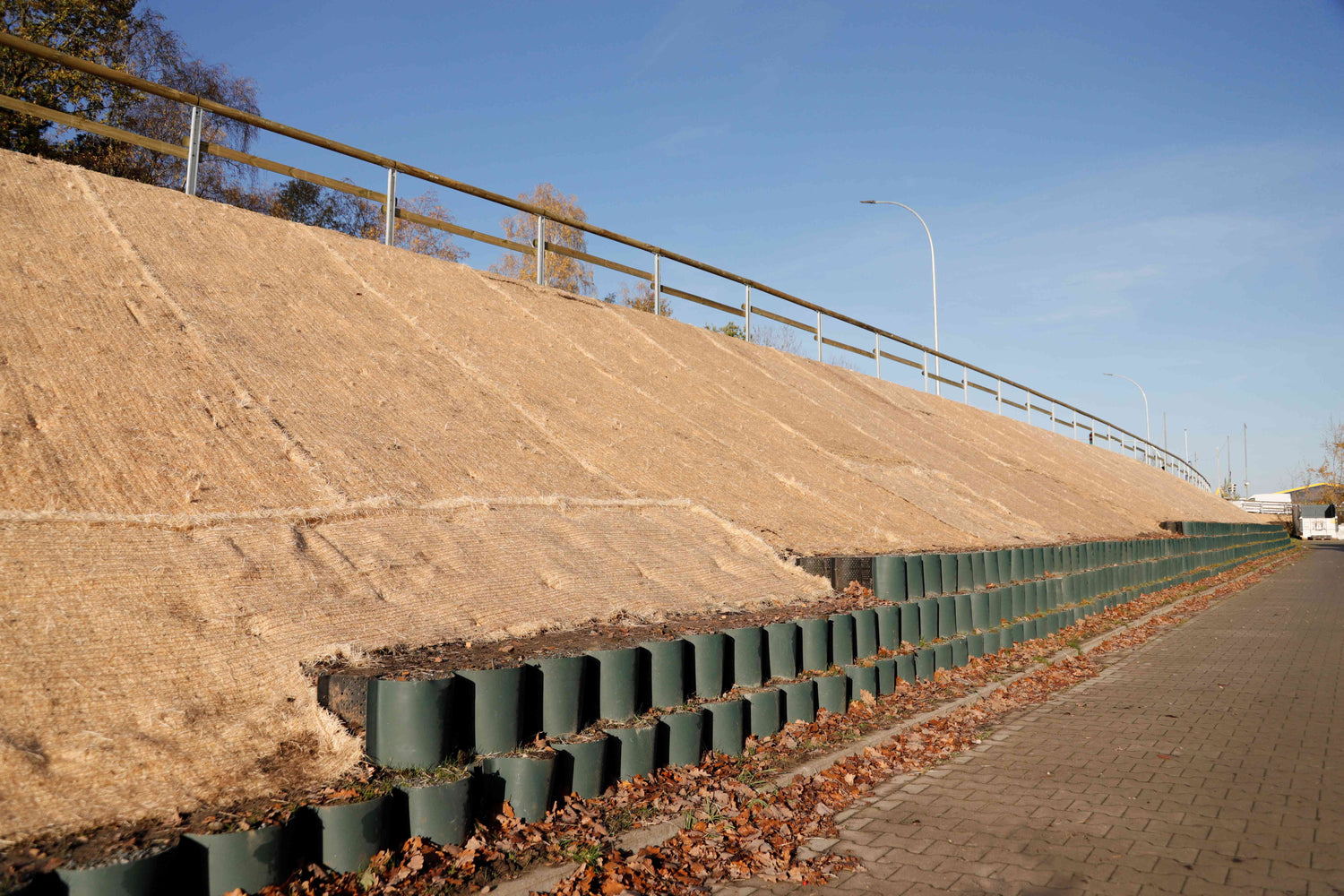 GreenFix Træfibermåtter fra Nykilde: En bæredygtig og effektiv løsning til erosionskontrol og vegetationsetablering